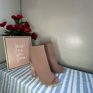 Steve Madden Blush Pumps